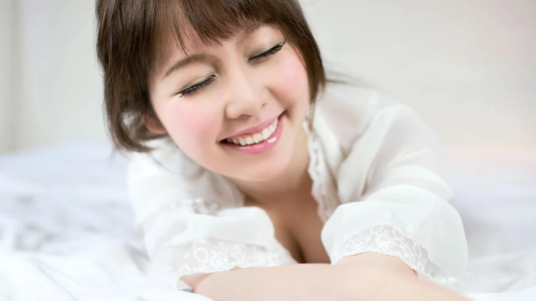 养眼性感睡衣美女高清壁纸桌面
