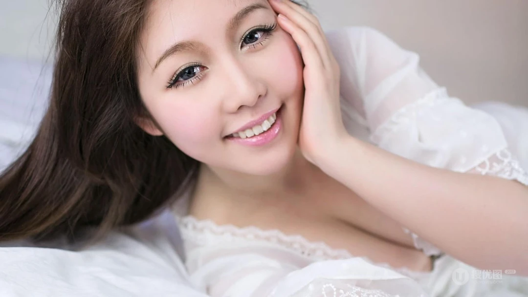 养眼性感睡衣美女高清壁纸桌面