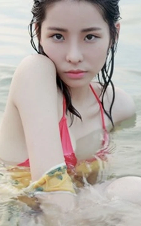 有点小清新 沙滩泳装女生清新小气质写真图集