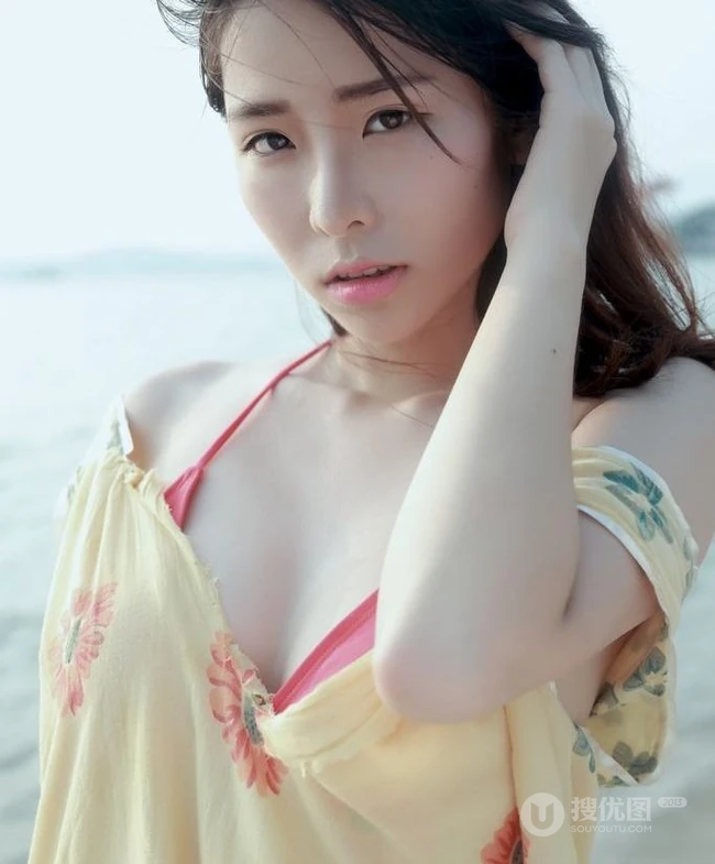 有点小清新 沙滩泳装女生清新小气质写真图集