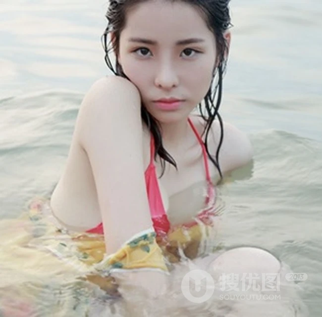 有点小清新 沙滩泳装女生清新小气质写真图集