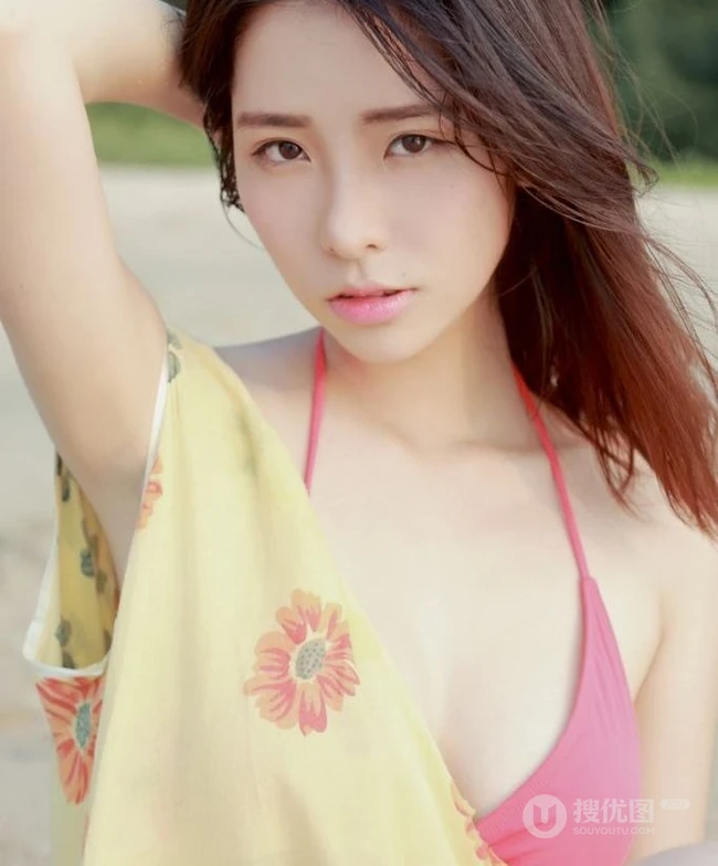 有点小清新 沙滩泳装女生清新小气质写真图集