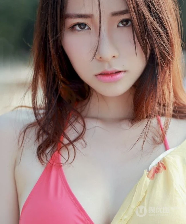 有点小清新 沙滩泳装女生清新小气质写真图集