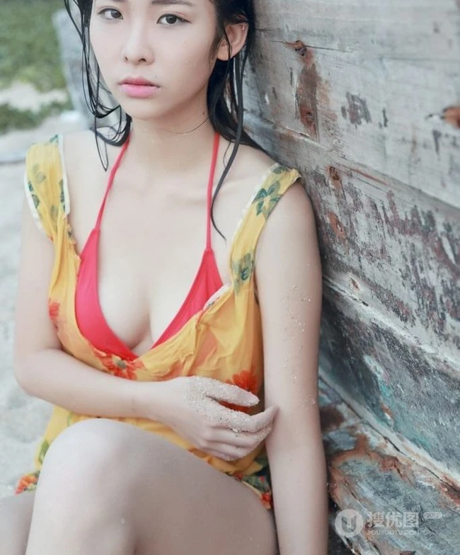 有点小清新 沙滩泳装女生清新小气质写真图集
