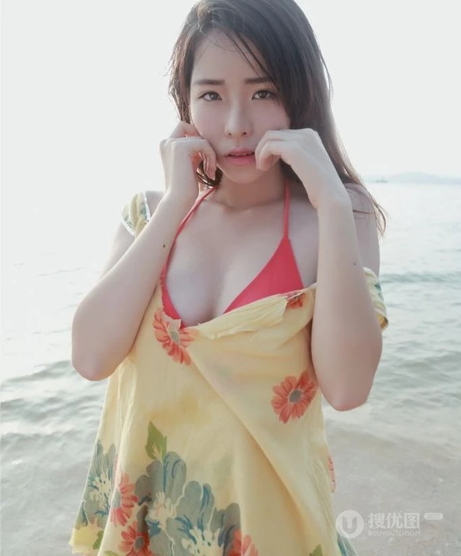 有点小清新 沙滩泳装女生清新小气质写真图集