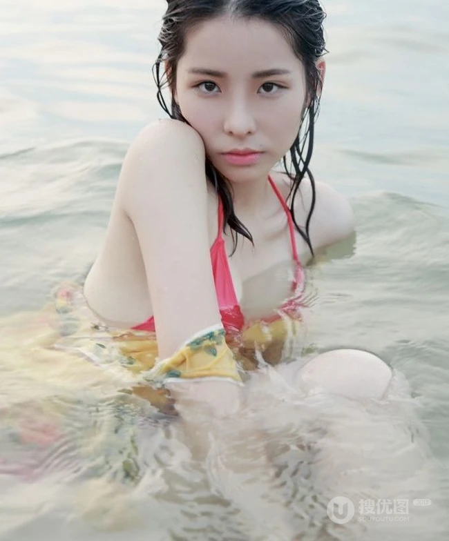 有点小清新 沙滩泳装女生清新小气质写真图集