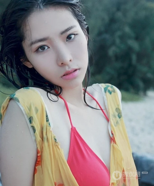 有点小清新 沙滩泳装女生清新小气质写真图集