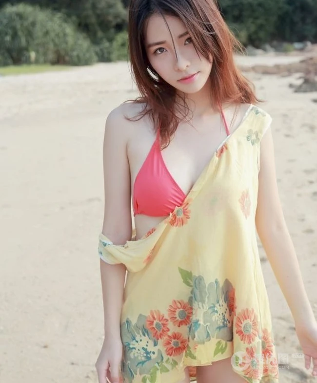 有点小清新 沙滩泳装女生清新小气质写真图集