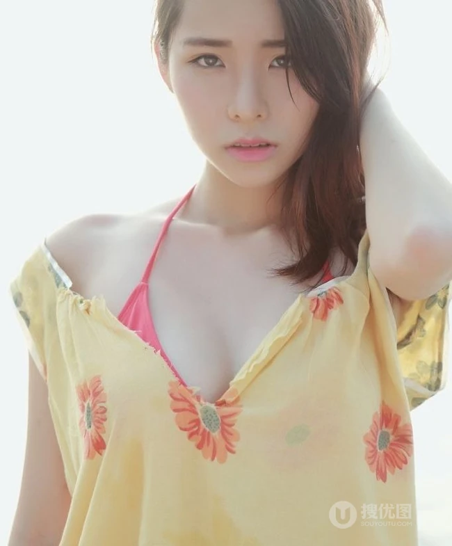 有点小清新 沙滩泳装女生清新小气质写真图集