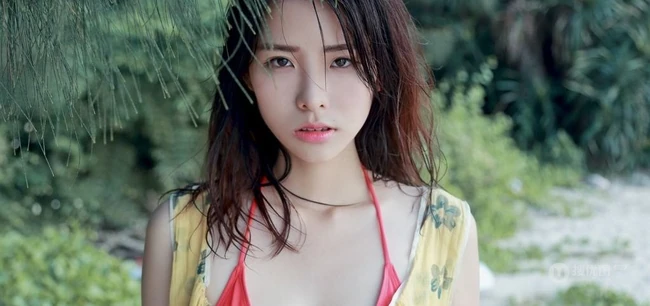 有点小清新 沙滩泳装女生清新小气质写真图集