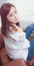 韩国妹子洪智妍 白色紧身裤高清图片