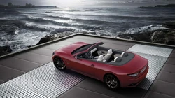 帅到掉渣的红色玛莎拉蒂跑车高清壁纸