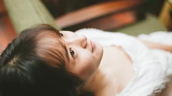 清纯的花房姑娘高清电脑壁纸