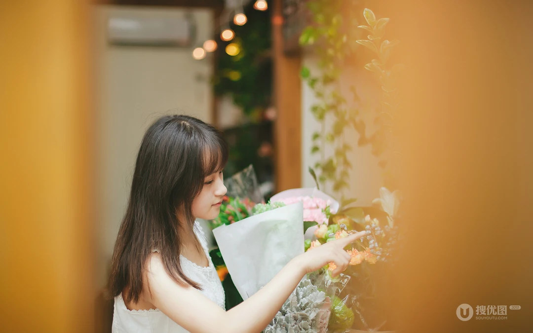 清纯的花房姑娘高清电脑壁纸