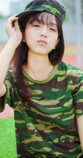 军训清纯气质女生 身穿迷彩服可爱高清图片
