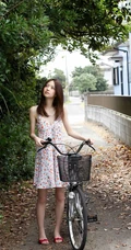 逢泽莉娜小碎花连衣裙纯美高清图片