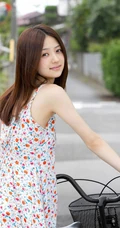 逢泽莉娜小碎花连衣裙纯美高清图片