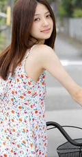 逢泽莉娜小碎花连衣裙纯美高清图片