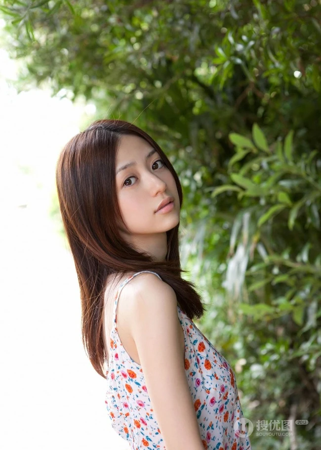 逢泽莉娜小碎花连衣裙纯美高清图片