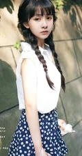 长辫子亚洲女孩夏日街拍唯美写真 西瓜冰淇淋尽享清凉