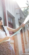 长辫子亚洲女孩夏日街拍唯美写真 西瓜冰淇淋尽享清凉
