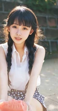 长辫子亚洲女孩夏日街拍唯美写真 西瓜冰淇淋尽享清凉