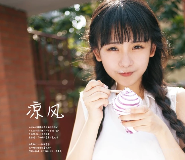 长辫子亚洲女孩夏日街拍唯美写真 西瓜冰淇淋尽享清凉