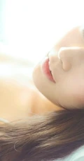 清新肩带睡裙妹子居家写真 唯美画面如梦似幻