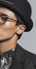 眼镜型男王传君时尚个性写真大片