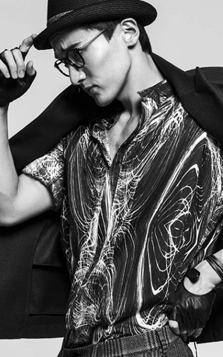 眼镜型男王传君时尚个性写真大片