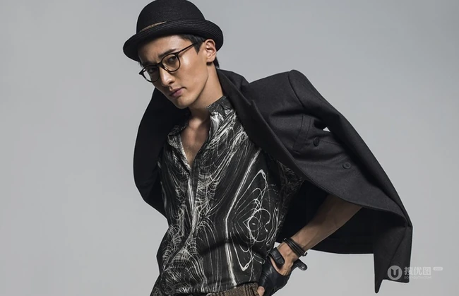 眼镜型男王传君时尚个性写真大片