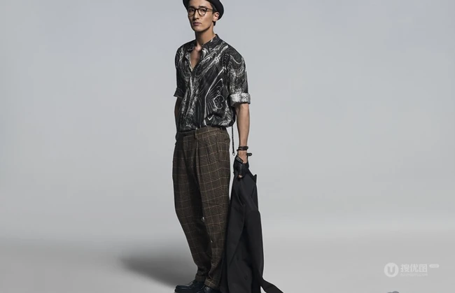 眼镜型男王传君时尚个性写真大片