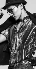 眼镜型男王传君时尚个性写真大片