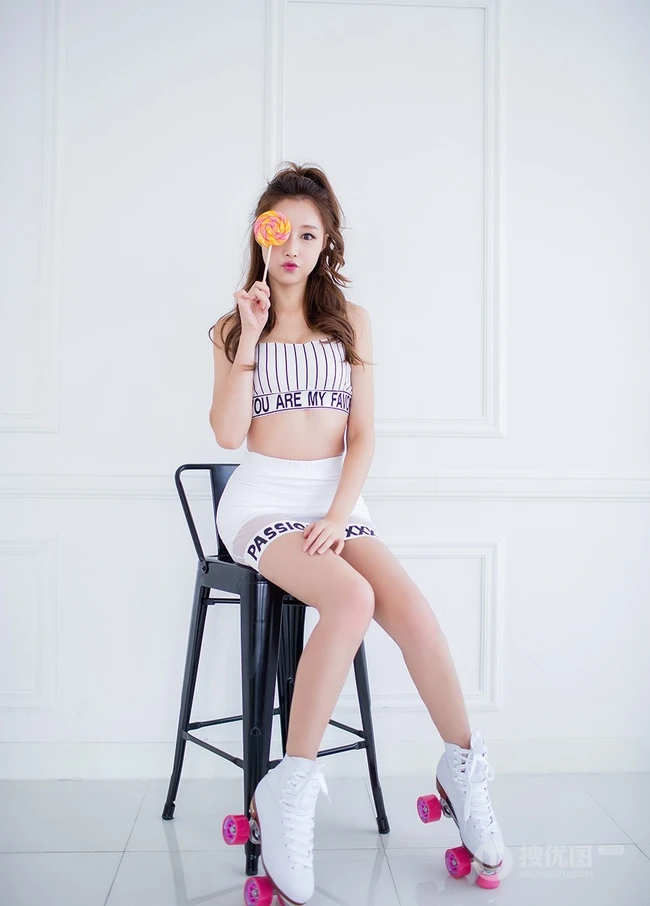 女生嫩模恩斌礼裙短裙写真-手拿棒棒糖甜美可爱
