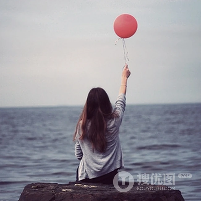 海边的女孩清新唯美图片-九月的海风
