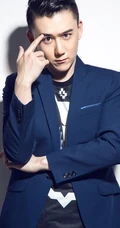 嘻哈绅士张正言休闲西装写真图片