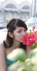 日本清纯气质女生铃木爱理欧洲纯情街拍HD