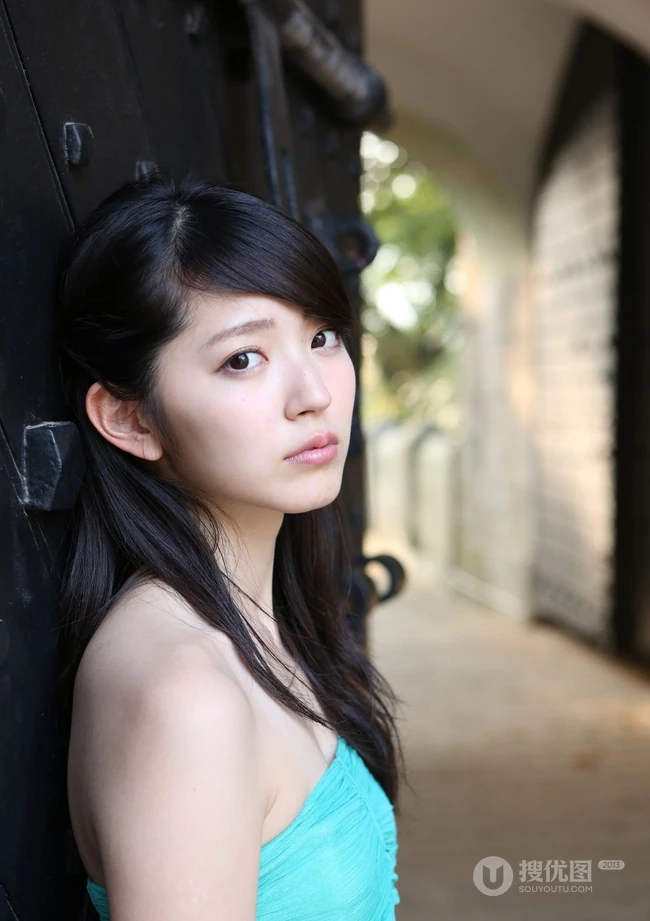 日本清纯气质女生铃木爱理欧洲纯情街拍HD
