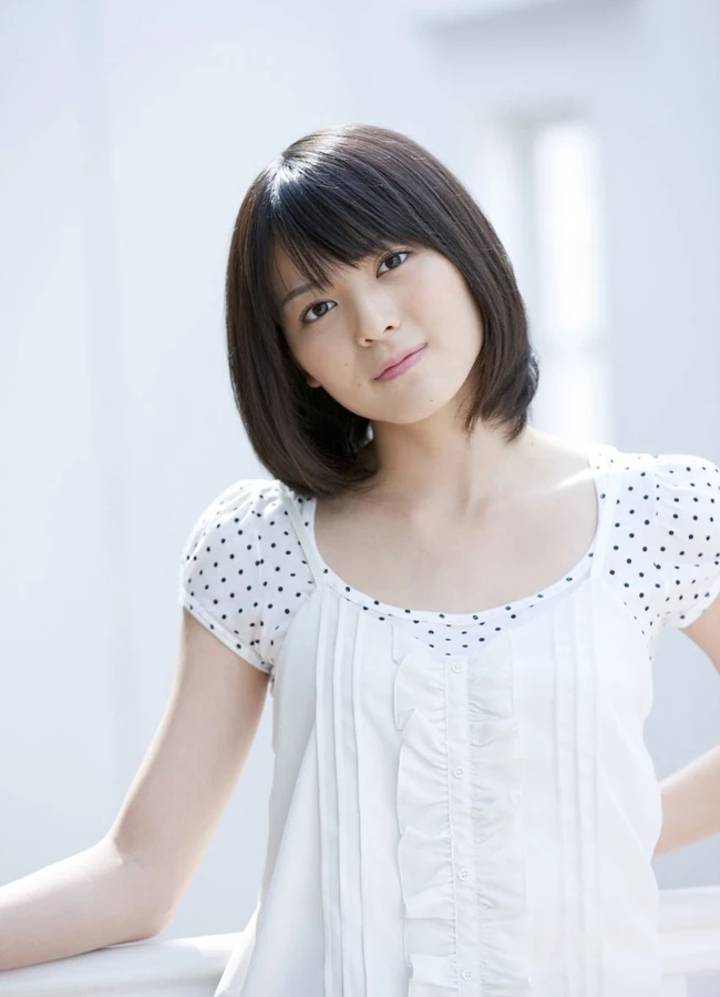 大爱！气质女生&ldquo;矢島舞美&rdquo;室内写真