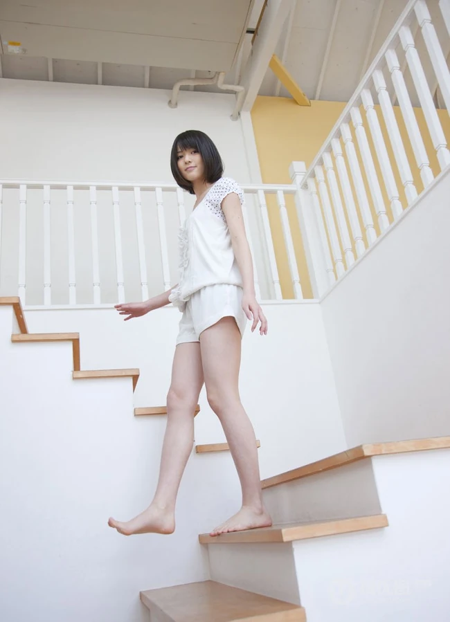 大爱！气质女生&ldquo;矢島舞美&rdquo;室内写真