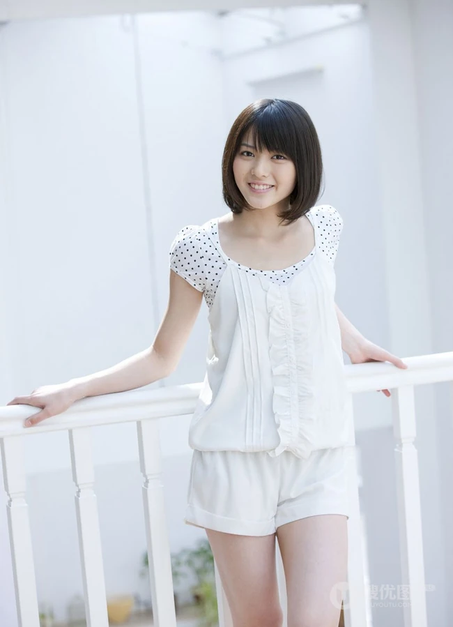 大爱！气质女生&ldquo;矢島舞美&rdquo;室内写真