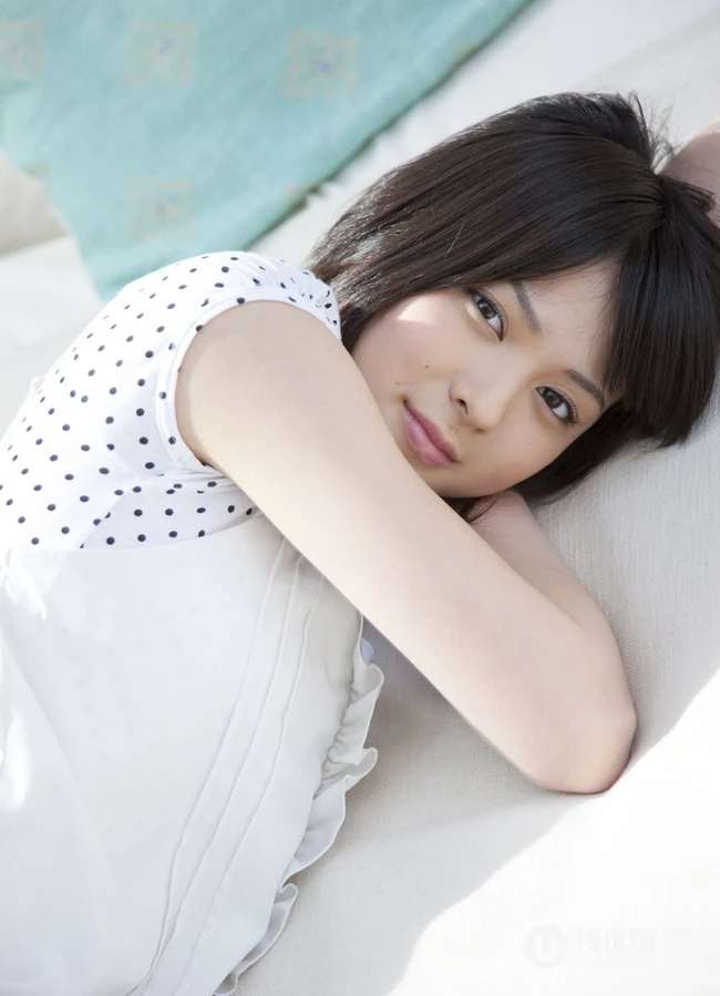 大爱！气质女生&ldquo;矢島舞美&rdquo;室内写真