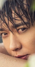 【高云翔图片】高云翔游泳写真，魅力眼神深邃动人