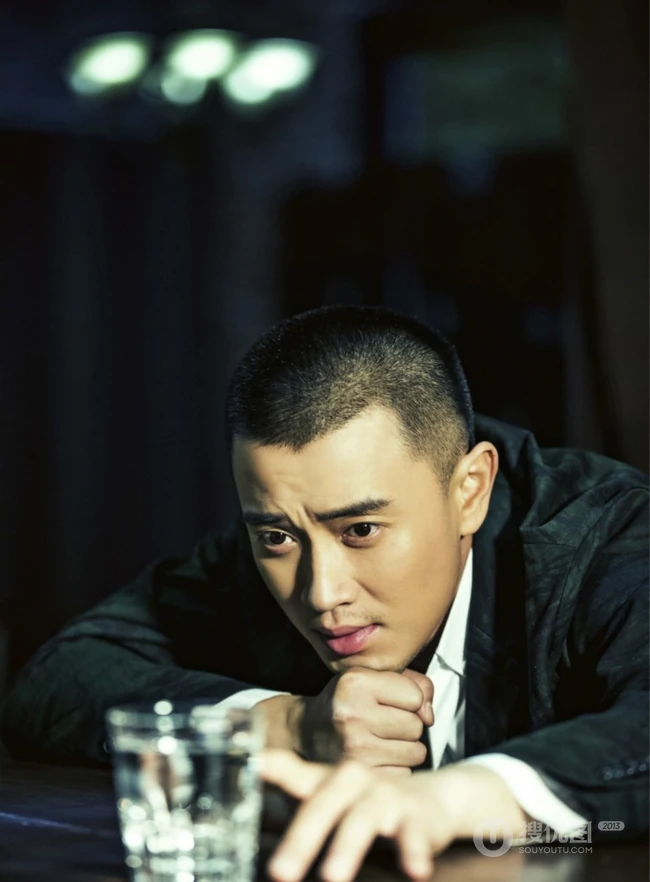 【蒋毅图片】平头型男蒋毅高清写真，西装牛仔深沉内敛