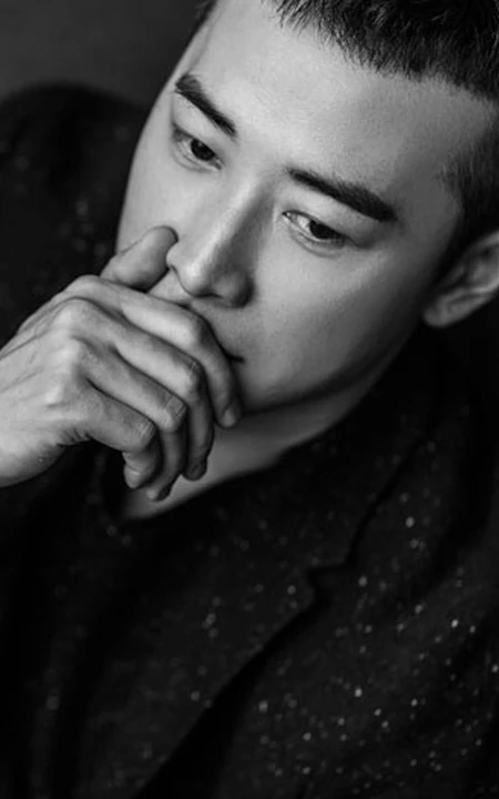 个性型男罗晋高清黑白写真大片，表情淡然眼神动人