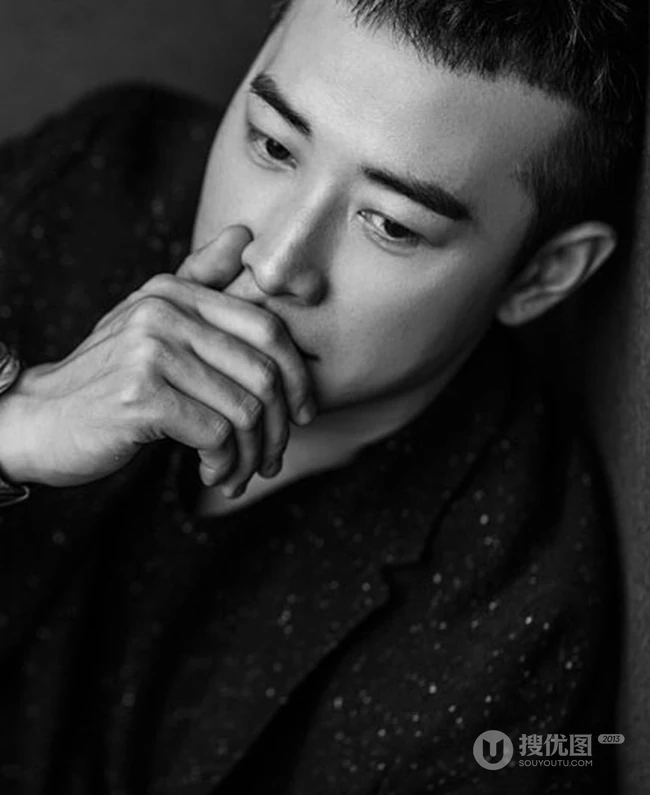 个性型男罗晋高清黑白写真大片，表情淡然眼神动人