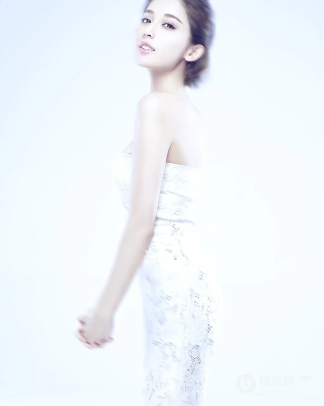 古力娜扎动漫风格写真图片 虚实交错梦幻唯美