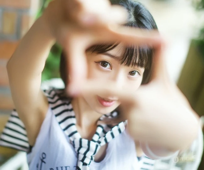 可爱清纯可爱女生 纯净笑容沁人心