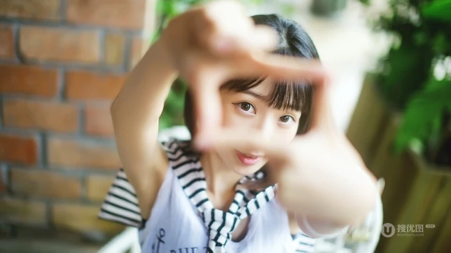 可爱清纯可爱女生 纯净笑容沁人心