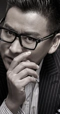 演员刘小锋绅士写真大片 尽显成熟稳重大叔魅力